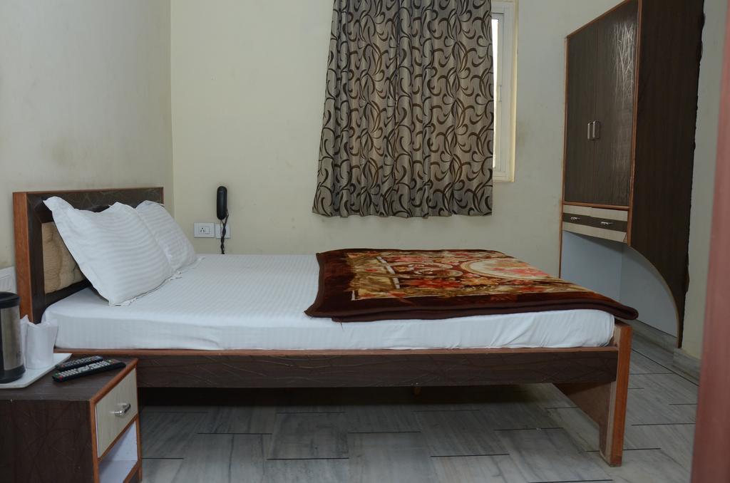 Oyo 15242 Hotel Rathi Palace 斋浦尔 外观 照片